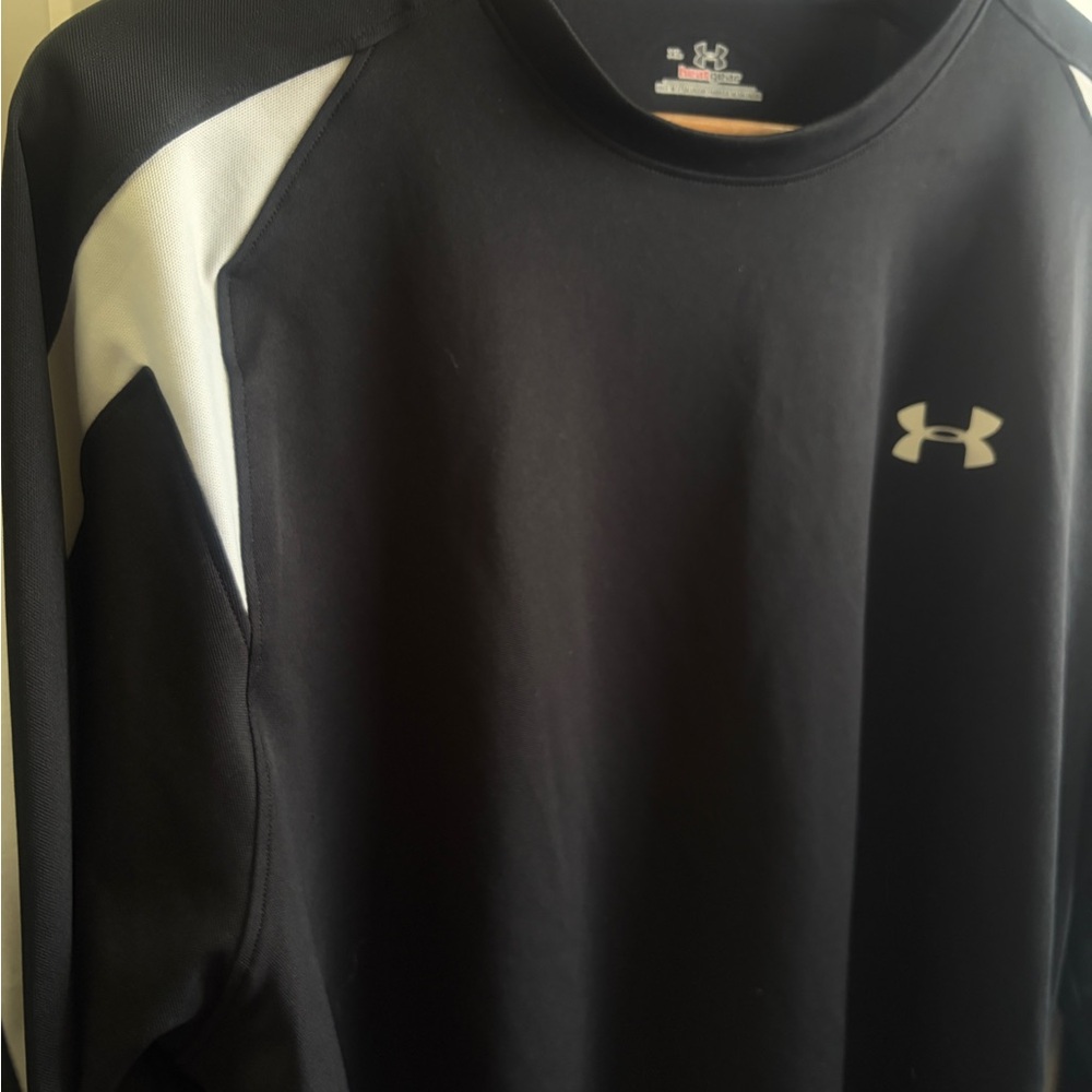 Like New size XL Under Armour Men's Long Sleeve Black Heat Gear tee. - Picture 3 of 8